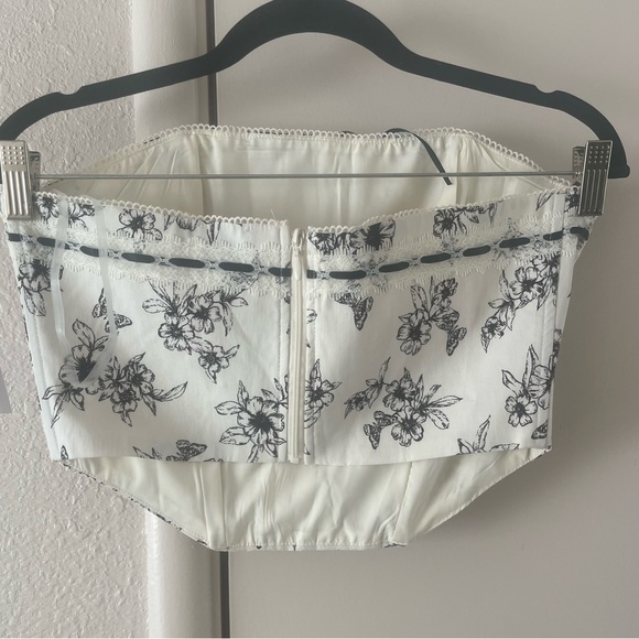 Corset - Picture 2 of 2